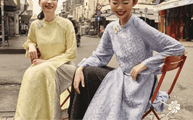 Sức hút vượt thời gian của những tà áo dài lụa duyên dáng