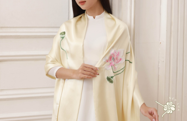 cách quàng khăn lụa đẹp