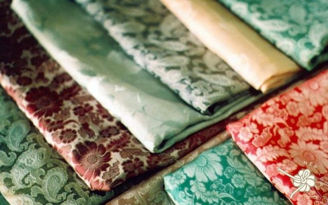 vải lụa làm từ gì lụa tơ tằm vạn phúc cao cấp chính hãng nếp lụa